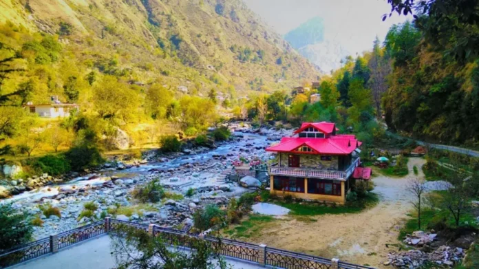 Tourist Places In Himachal Pradesh: हिमाचल प्रदेशातील 'ही' १० पर्यटन स्थळे अवश्य पहा