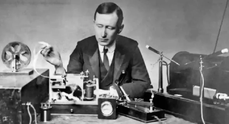 ध्वनी तरंगांचा शोध लावणारे इटालियन संशोधक Guglielmo Marconi