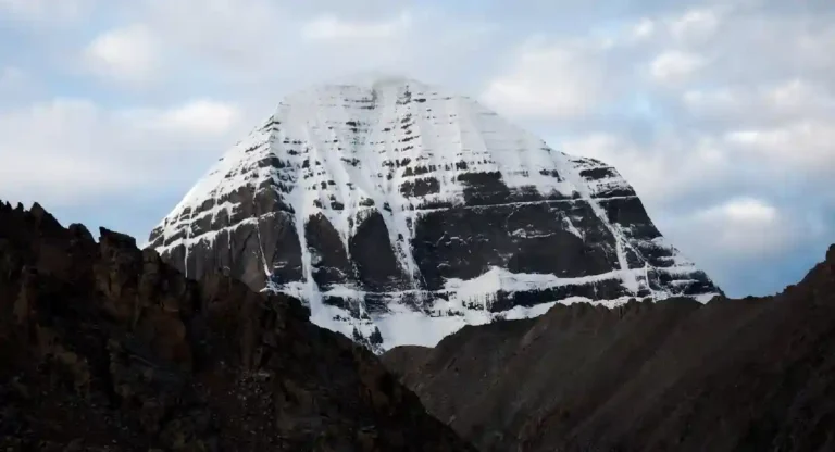 Kangrinboqe Peak : कंग्रिनबोके शिखरावर कसे पोहोचावे ? गिर्यारोहकांसाठी मार्गदर्शिका…