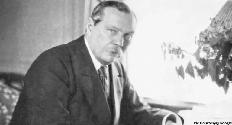 शेरलॉक होम्सला जन्म देणारे महान लेखक Arthur Conan Doyle