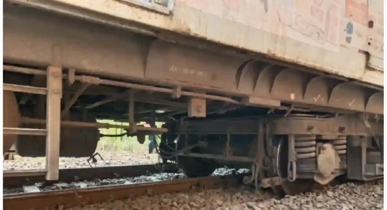 Harbour Line : हार्बर लाईनची लोकल पुन्हा रुळावरून घसरली; वाहतुकीचा खोळंबा