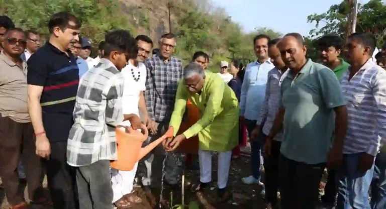 “एक हात मदतीचा चॅरिटेबल ट्रस्ट”तर्फे Veer Savarkar यांना अनोखी मानवंदना !