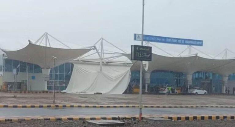 Rajkot : दिल्लीनंतर आता ‘या’ विमानतळावर मोठा अपघात, टर्मिनलच्या बाहेरील छत कोसळले; पुढे काय झाले? वाचा सविस्तर…