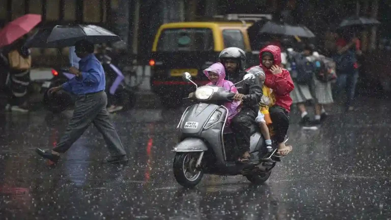 Rain Alert : मुंबई-ठाण्यात रविवारपासून ३ दिवस मुसळधार पाऊस, राज्यातील ‘या’ जिल्ह्यांनाही काळजी घेण्याचे आवाहन; वाचा हवामान खात्याचा इशारा