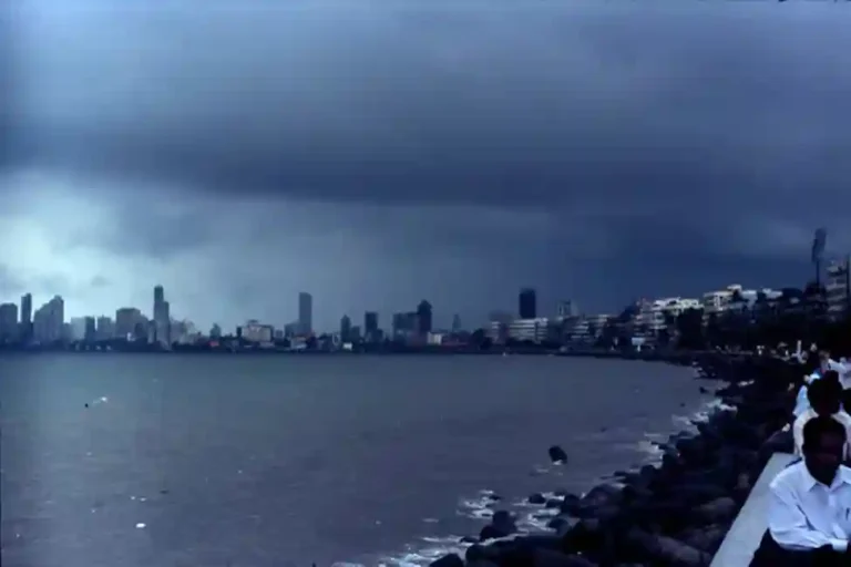 Mumbai Rain: मुंबईकर सुखावले! मुंबईत पावसाच्या हलक्या सरी, तर उपनगरांमध्ये रात्रभर मुसळधार