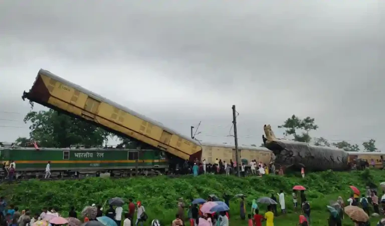 Kanchanjunga Express Train Accident १५ जणांचा मृत्यू, ६० जखमी; पंतप्रधान मोदींकडून आर्थिक मदत जाहीर