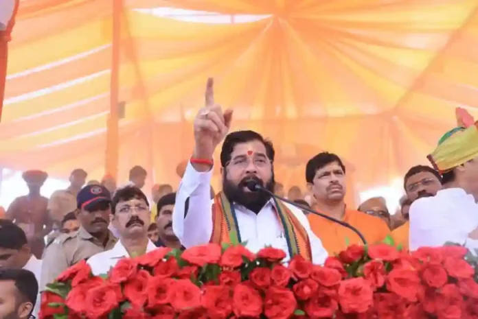 CM Eknath Shinde: मुख्यमंत्री शिंदेंच्या 'त्या' कृतीमुळे अजित पवारांच्या चेहऱ्यावर स्मितहास्य! पहा व्हिडीओ