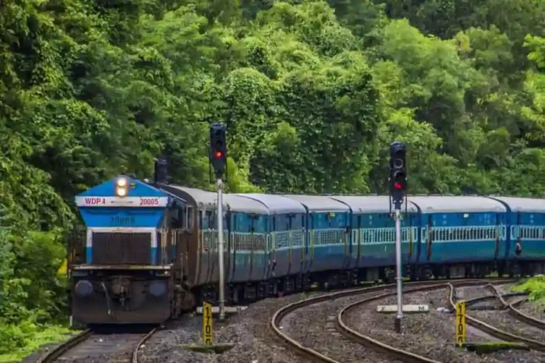 Konkan Railway: कोकणकरांनो आता नो टेन्शन! रेल्वेमार्गाच्या दुहेरीकरणाला वेग, गाड्यांची संख्या वाढणार!