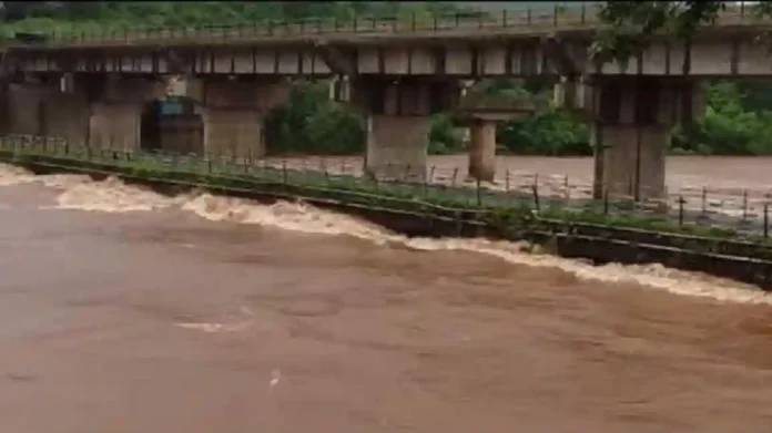 Konkan Rain Alert: कोकणात जोरदार पावसाची हजेरी; एनडीआरएफची टीम तैनात!