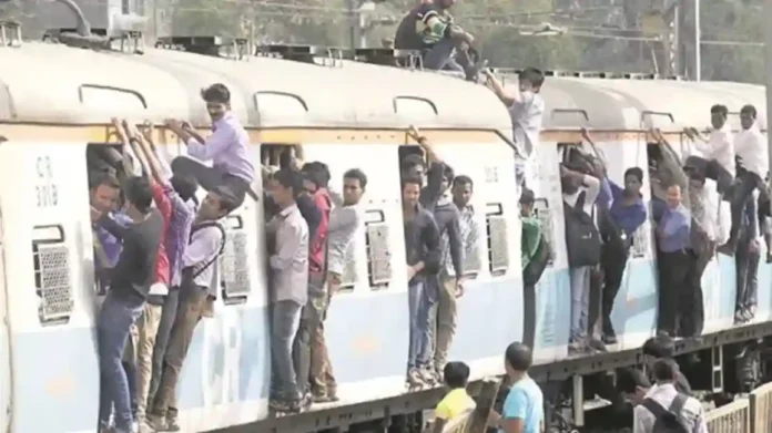 Mumbai Local Death Rate : तिन्ही रेल्वेमार्गांवर दररोज 7 जणांचा मृत्यू, मृत्यूदर जगात सर्वाधिक असणं लज्जास्पद, हायकोर्टाची टिप्पणी