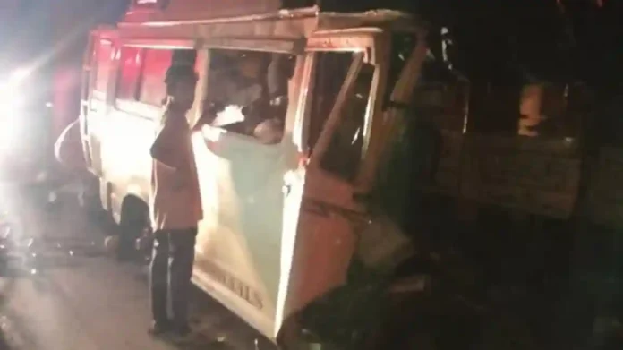 Karnataka Accident: कर्नाटकात भीषण अपघात! भाविकांनी भरलेल्या बसची ट्रकला धडक; १३ जणांचा मृत्यू