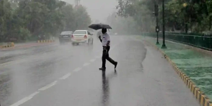 Maharashtra Rain : मुंबईसह कोकण आणि विदर्भात मुसळधार पावसाचा इशारा, भारतीय हवामान विभागाचा अंदाज