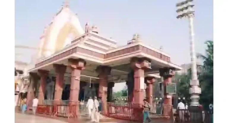 Mahalaxmi Temple Mumbai : मुंबईतील महालक्ष्मी मंदिरापर्यंत सहज कसे पोहोचायचे?