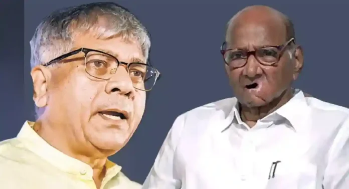 Sharad Pawar आगीत तेल ओतण्याचे काम करत आहेत; Prakash Ambedkar यांचा गंभीर आरोप