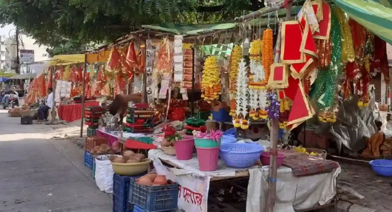 हिंदू मंदिरांच्या परिसरात मुसलमानांची दुकाने नकोत; VHP ची मागणी