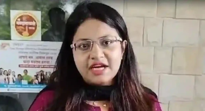 वादग्रस्त प्रशिक्षणार्थी IAS अधिकारी Pooja Khedkar वर दिल्ली पोलिसांकडून फसवणुकीचा गुन्हा दाखल