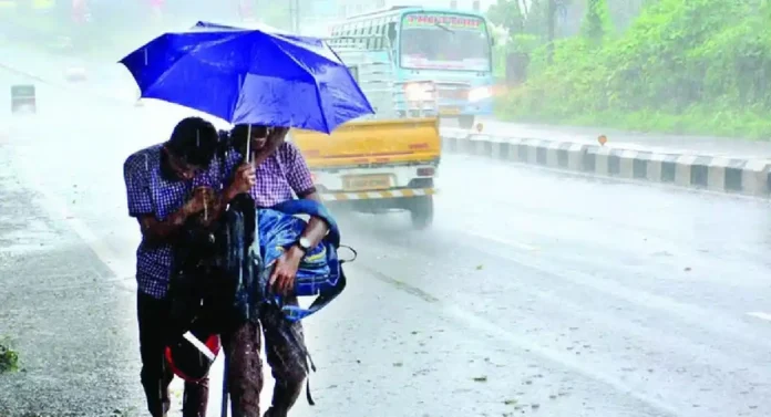 Pune Rain Update : पुण्यात रात्रीपासूनच जोरदार पाऊस; शाळांना सुट्टी, जनजीवन विस्कळीत