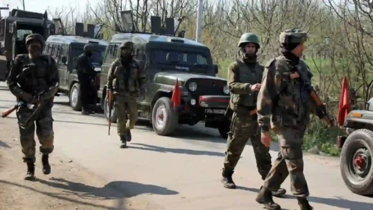 Jammu and Kashmirच्या कुपवाडामध्ये दहशतवादी हल्ला, ३ जवान जखमी