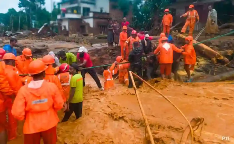 Wayanad Landslide : वायनाडमधील भूस्खलनाच्या घटनेत मृतांचा आकडा ९३ वर, तर १२८ जखमी!