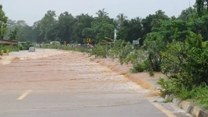 Maharashtra Rain : कोकणात ढगफुटी! रत्नागिरी - सिंधुदुर्गमध्ये शाळा - महाविद्यालयांना सुट्टी जाहीर!