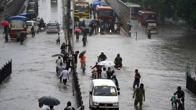 Mumbai Rain Alert: मुंबई महानगरातील सकाळच्या सत्रातील सर्व शाळा-महाविद्यालयांना सुट्टी जाहीर!