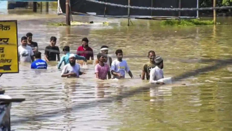 Heavy Rainfall: उत्तर प्रदेशात पावसाचा हाहाकार; मुसळधार पावसाने १० जणांचा बळी!