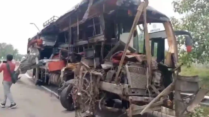 Up bus accident : ट्रेनची तिकीट मिळाली नाही म्हणुन बस पकडली आणि... मोतिहारीचे संपूर्ण कुटुंब ठार