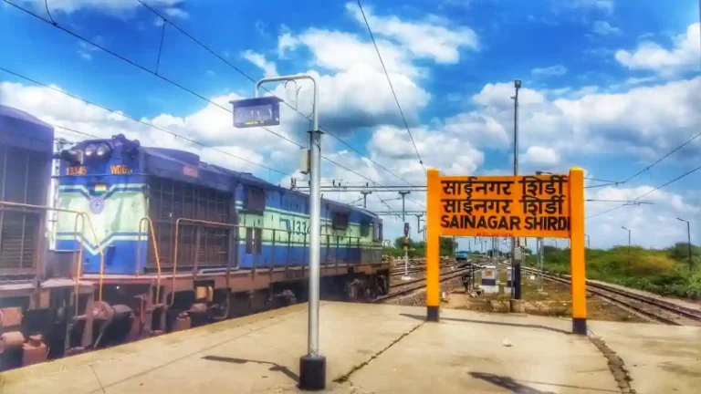 Sainagar Shirdi Railway Station : शिर्डीला जाताय तर साईनगर शिर्डी रेल्वे स्थानकावरील ‘या’ सेवांचा नक्की लाभ घ्या!