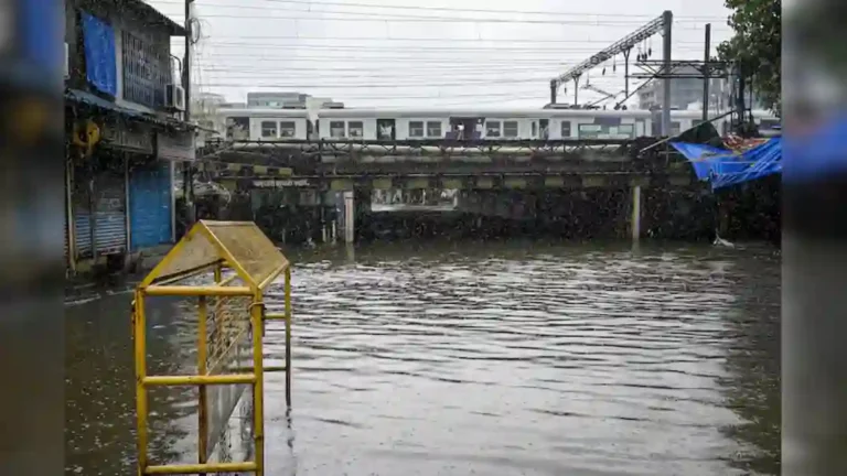 Mumbai Rain: घराबाहेर पडणं टाळा! पुढचे 36 तास महत्वाचे, हवामान विभागानं दिला इशारा