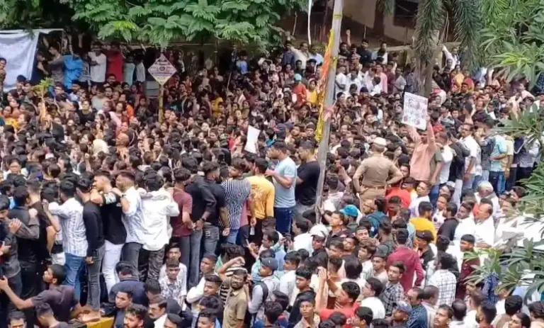 Badlapur School Case : शाळा, पोलिसांकडून प्रकरण दडपण्यासाठी प्रयत्न; समितीच्या अहवालात अनेक खुलासे