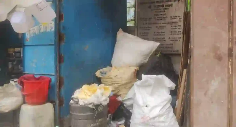 Bmc Ward Office लाच अनधिकृत स्टॉलचा विळखा; लोकार्पणाच्या फलकाभोवतीच स्टॉल्सचे अतिक्रमण