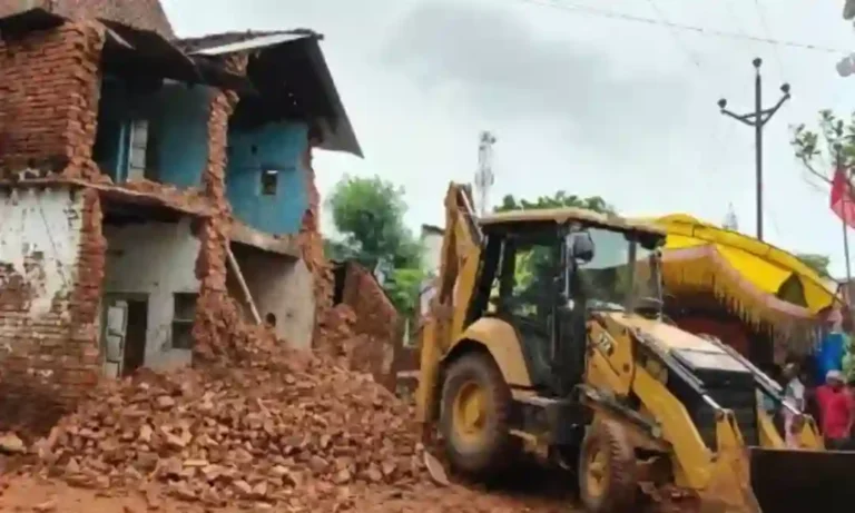 MP wall collapse: मध्यप्रदेशात भिंत कोसळून ९ मुलांचा मृत्यू