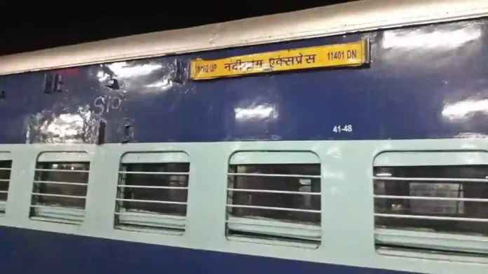 दादर रेल्वे स्टेशन पुन्हा हादरलं! Nandigram Express च्या शौचालयात सापडला गळफास लावलेला मृतदेह