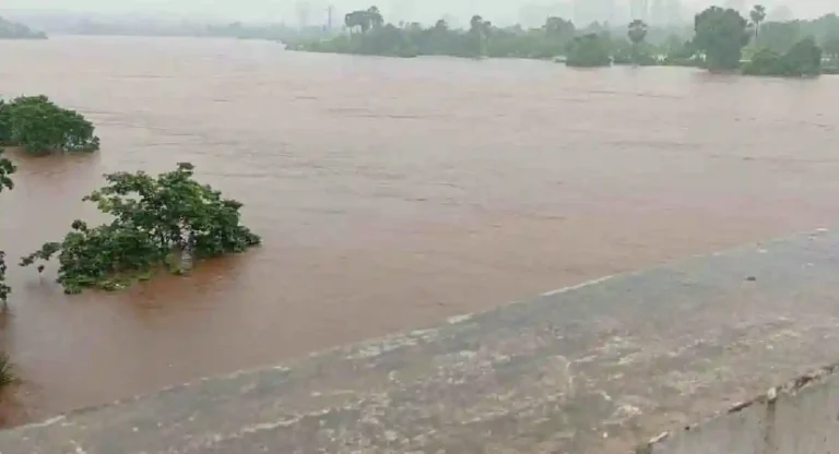 उल्हास नदीच्या पूररेषेचा अभ्यास करून बदलापूरमधील पूरबाधितांविषयी निर्णय घेणार; DCM Devendra Fadanvis यांची घोषणा