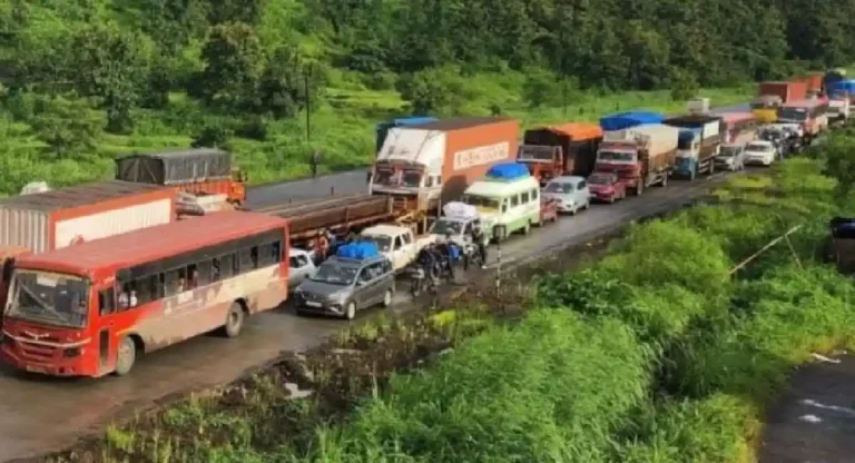 Mumbai-Goa Highway वर वाहतूक कोंडी; गणेशोत्सवासाठी कोकणात जाणारे नोकरदार खोळंबले