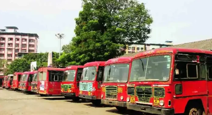 ST Bus Strike : एसटीच्या संपामुळे प्रवाशांची गैरसोय; कोणत्या आगाराला किती बसला फटका ?