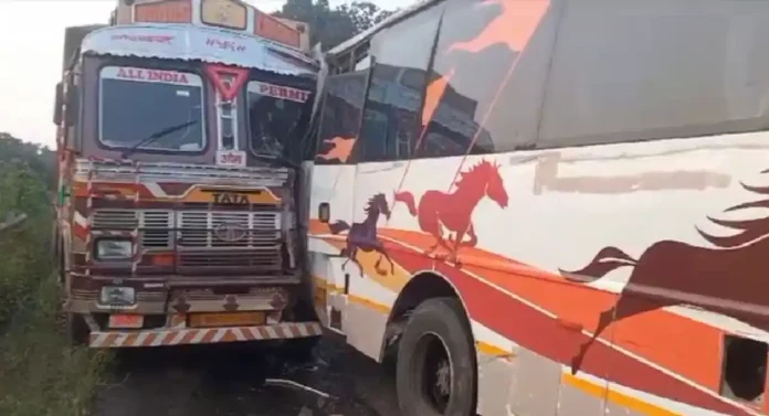 Bus Accident : कोकणात जाणाऱ्या दोन बसचा कशेडी घाटात अपघात; जीवितहानी नाही