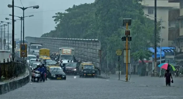 Mumbai Rains : मुंबईत मुसळधार, तर मध्य महाराष्ट्रात अतिमुसळधार पावसाचा इशारा