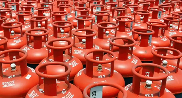 LPG Gas Cylinder Price : गॅस सिलिंडरच्या दरात मोठी वाढ; नवे दर जाहीर