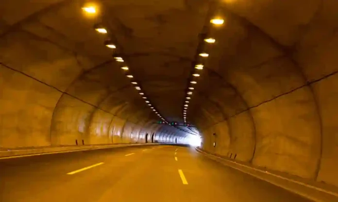 Thane Borivali Tunnel : ठाणे ते बोरिवली प्रवास आता फक्त १२ मिनिटांतच! 'असा' असेल जंगलातून जाणारा भारतातील सर्वात मोठा भुयारी मार्ग