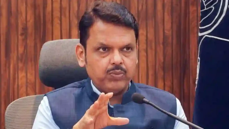 डबेवाले आणि चर्मकार समाजासाठी १२ हजार घरे; Devendra Fadnavis यांच्या उपस्थितीत सामंजस्य करार