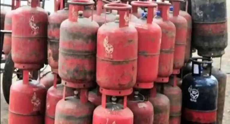 LPG Gas Price Hike : व्यावसायिक एलपीजी सिलेंडरच्या किमती वाढल्या