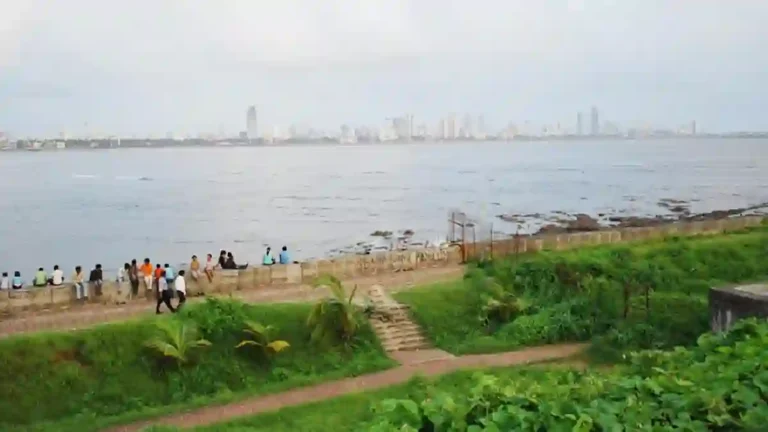 Bandstand Promenade : बँडस्टँड येथे पाहवायची प्रेक्षणीय स्थळे 