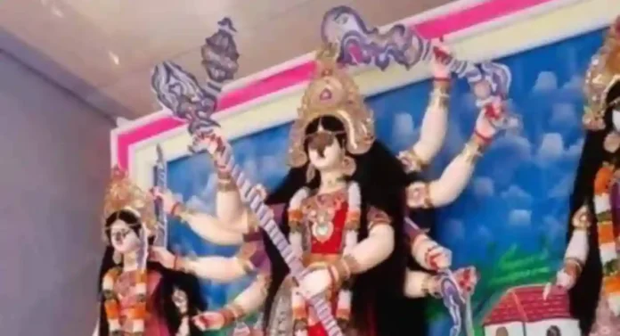 Durga Devi Idol : बांगलादेशात कट्टरपंथींनी केली दुर्गादेवीच्या मूर्तींची विटंबना