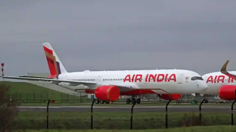 Air India Flight: एअर इंडियाच्या विमानात बॉम्ब ठेवल्याची धमकी; विमान थेट दिल्लीच्या दिशेनं वळवलं!