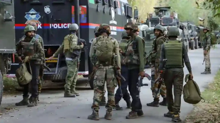 Jammu Kashmir Terrorist Attack : काश्मीरमध्ये लष्कराच्या वाहनावर दहशतवादी हल्ला! २ जवान हुतात्मा तर, २ हमालही मृत्यूमुखी