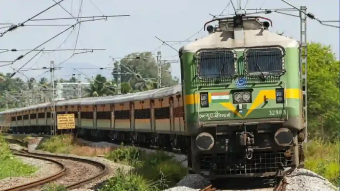 ऐन सणासुदीच्या काळात Central Railway पुन्हा विस्कळीत!