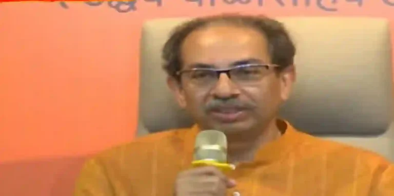 Uddhav Thackeray: अराजकीय गाणं म्हणत ठाकरेंच्या गाण्यात मशालीचा प्रचार