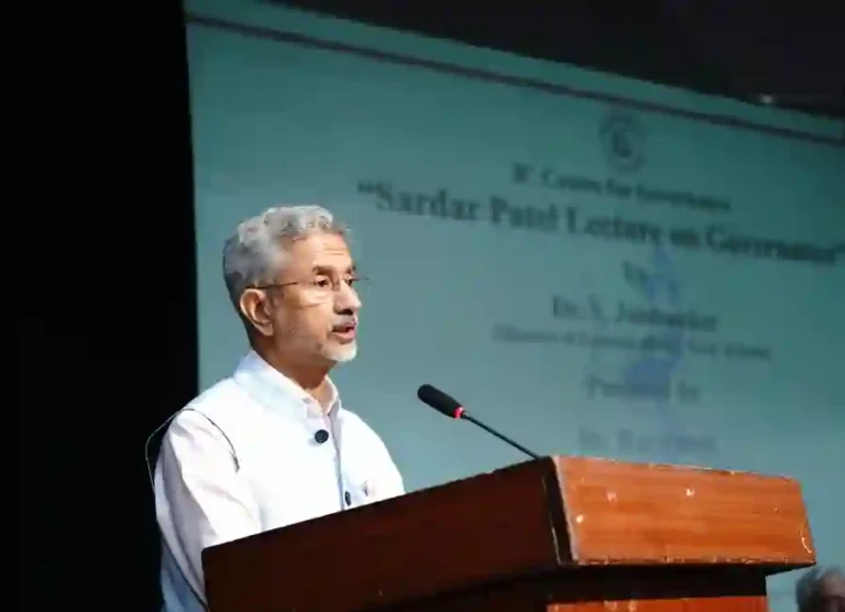 पाकिस्तानबरोबर द्विपक्षीय चर्चा नाही, S Jaishankar यांनी स्पष्टच सांगितलं!