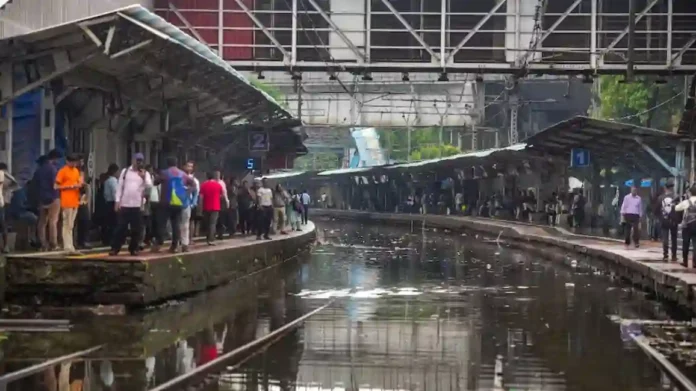 Mumbai Rain: मुंबईकरांनो सावधान! परतीच्या पावसाचा जोर वाढणार, १४ जिल्ह्यांना अलर्ट